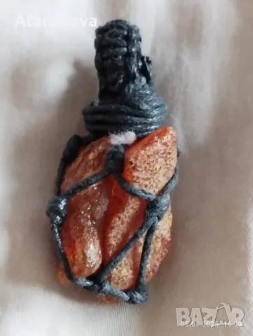 Продавам висулка от голям кехлибар, снимка 3 - Колиета, медальони, синджири - 48558761