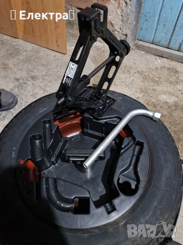 Нова резервна гума тип „патерица“ 14" (4х98) с крик и ключ – за Fiat, Alfa Romeo, Lancia, снимка 2 - Гуми и джанти - 53100663