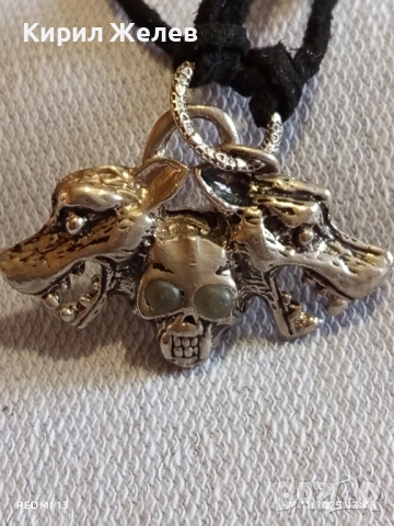 КОЛИЕ с ВИСУЛКА във ФОРМАТА на ДВЕ ВЪЛЧИ ГЛАВИ и ЧЕРЕП 42450, снимка 2 - Колиета, медальони, синджири - 52492456