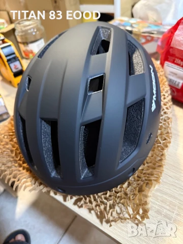 MOON LED велосипедна каска със слънчев визьор