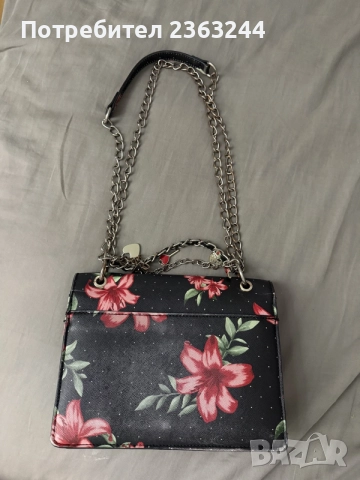 Дамска чанта Guess, снимка 2 - Чанти - 56075757