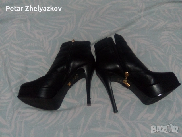 Елегантна дамска боти от естествена кожа.