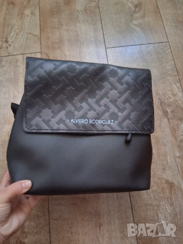 Дамска раничка Alviero Rodriguez  LUX ESSENTIAL LINE BLACK, снимка 3 - Раници - 53776227