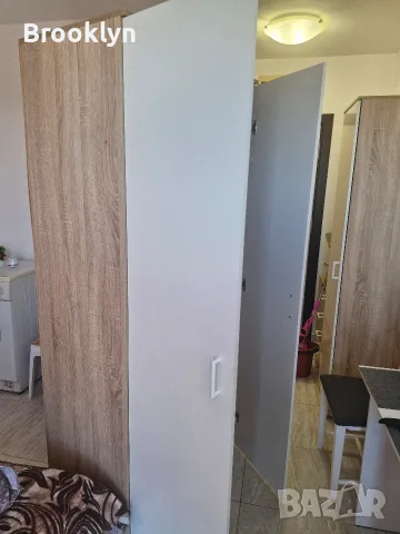 Продава се двукрилен гардероб, снимка 4 - Гардероби - 55902008