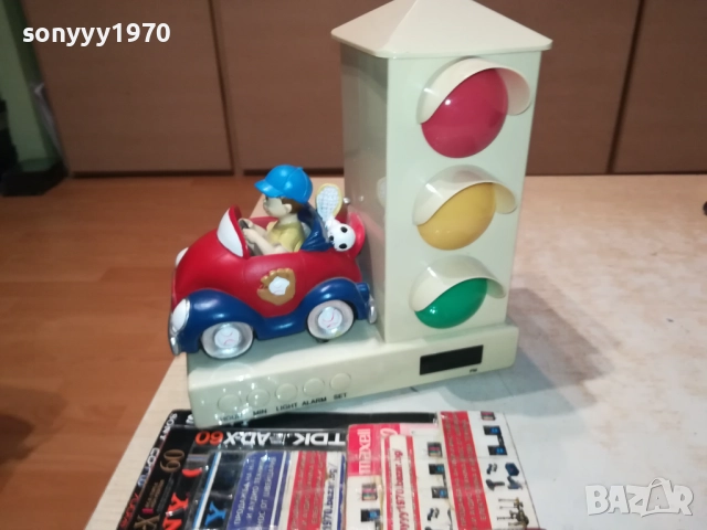 ЧАСОВНИК С КОЛА И СЕМАФОР-ВНОС ФРАНЦИЯ 0510251753