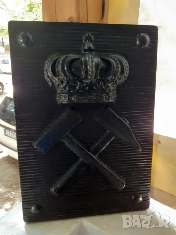 Страхотно чугунено пано с корона табела 10кг. релефно, снимка 2 - Антикварни и старинни предмети - 53469904