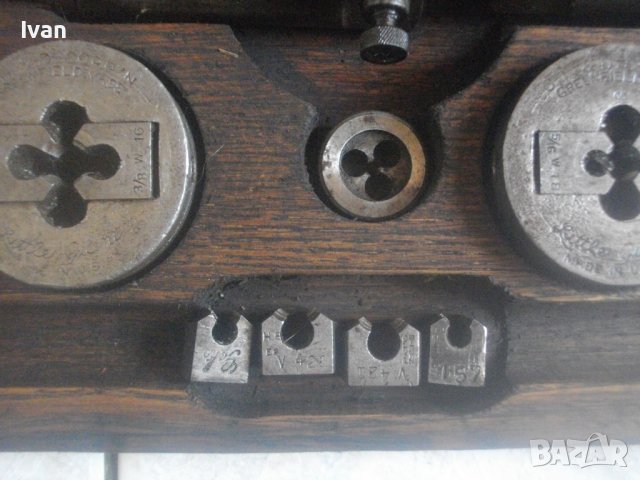 Старо Качество Made in USA-Големи Резбонарезни Плашки Метчици За Резби Дървена Кутия-Старо Производс, снимка 11 - Други инструменти - 44492080