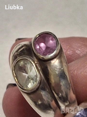 два големи сребърни пръстена с камъни