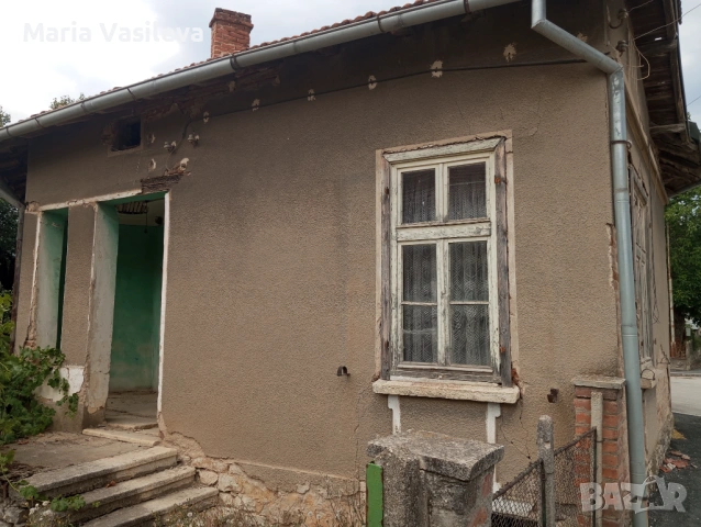 Продавам голяма къща с голям двор, снимка 3 - Къщи - 53029057