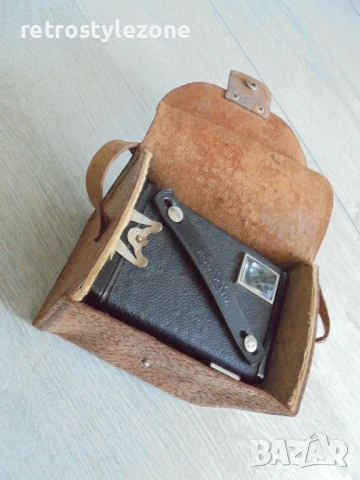 № 8086 стар фотоапарат - KODAK SIX 20 BROWNIE"D  - с кожена чантичка - ест.кожа, снимка 7 - Антикварни и старинни предмети - 50608538