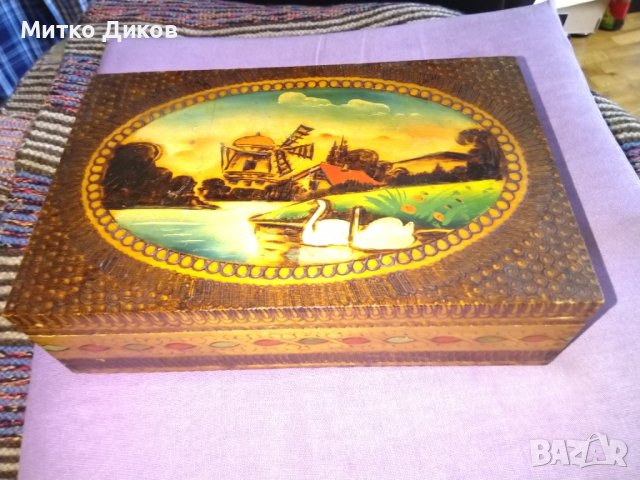 Дървена кутия голяма 279х179х77мм ръчно рисувана от соца отлична