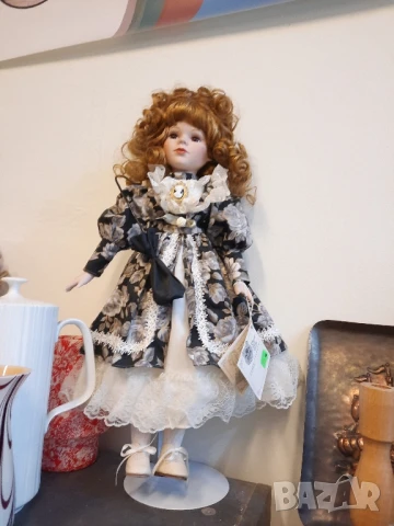 Колекционерска Puppenstube порцеланова кукла , снимка 7 - Колекции - 50549835