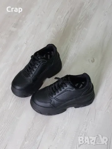 Чисто нови обувки на платформа