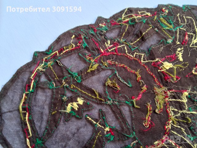 Стара покривка ръчна бродерия златна сьрма , снимка 2 - Антикварни и старинни предмети - 41039640