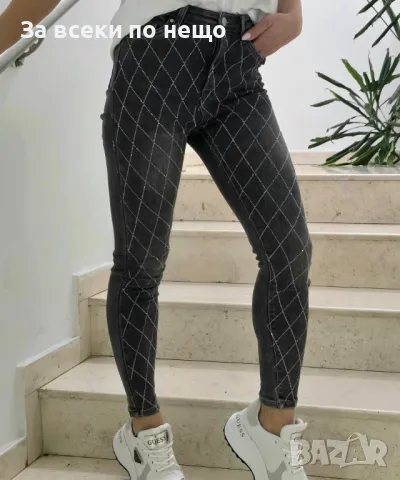 Дамски меки и еластични дънки с апликация от канъчета 