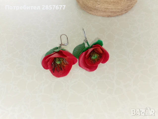 Продавам обеци