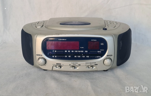 Радио FM компак диск чесовник в топ състояние 