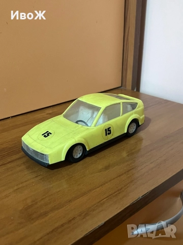 Стара пластмасова количка