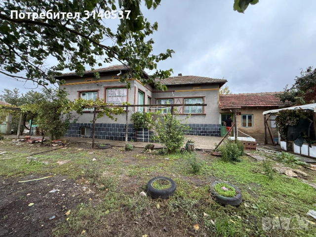 Голяма частично ремонтирана къща на 20км от Морският бряг!