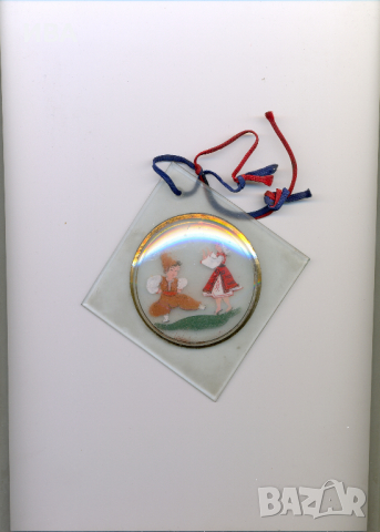 Сувенир от стъкло с фолклорни мотиви., снимка 1 - Антикварни и старинни предмети - 36152830