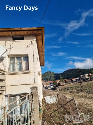 Продава се къща(на калкан) с плевня и 300 кв.м двор, снимка 4 - Къщи - 52511264