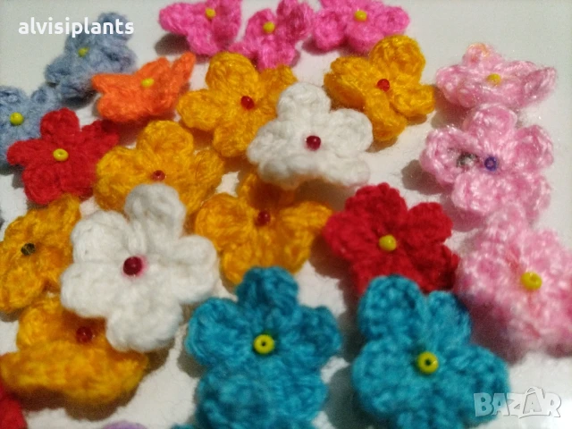 50 броя сияйни цветчета ръчно изработени 