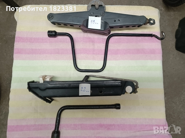 Автомобилен крик с ключ, снимка 5 - Аксесоари и консумативи - 52876652