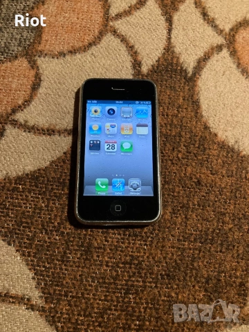 Продавам iPhone 3GS 