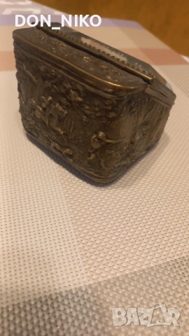Бронзова кутийка за Джобен часовник, снимка 2 - Антикварни и старинни предмети - 53398747