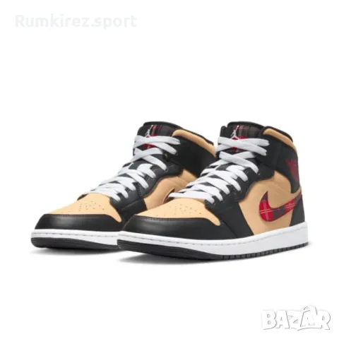 Nike Air Jordan 1 Mid SE, снимка 3 - Маратонки - 47985304