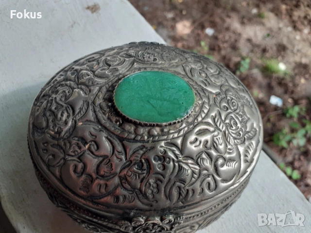 Страхотна метална кутия за бижута с емайл, снимка 2 - Антикварни и старинни предмети - 53477967