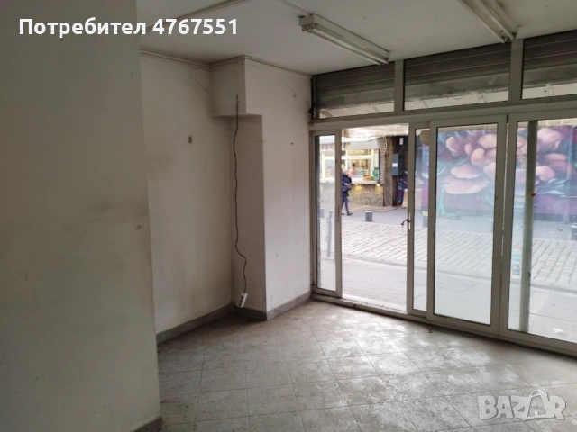 Търговско помещение в началото на Женски пазар , снимка 3 - Магазини - 53859680