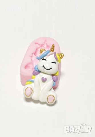 прав усмихнат Еднорог unicormn със сърце силиконов молд форма фондан шоколад гипс декор, снимка 1 - Форми - 39842892