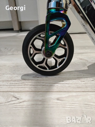 Професионална тротинетка Oxelo Freestyle MF3.6 V5 – Neo Chrome (Rainbow, снимка 8 - Скейтборд, ховърборд, уейвборд - 53489216