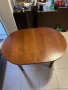 Продавам дървена овална маса за хранене, която се разтега., снимка 1