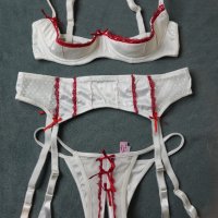 Еротичен комплект от сутиен с отворени чашки колан и изрязана бикина , снимка 1 - Бельо - 42263528