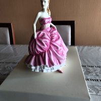 Порцеланова фигура/статуетка на Royal Doulton, Серия: Pretty Ladies, Фигура: Amelia HN5440, снимка 2 - Колекции - 42608414