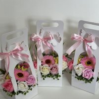 Кокетни чантички със сапунени рози, снимка 1 - Изкуствени цветя - 42064121