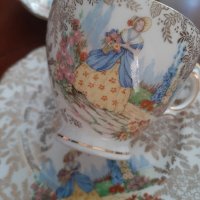 Траен сет за чай,кафе -Дамата с кринолина, снимка 1 - Чаши - 42421944