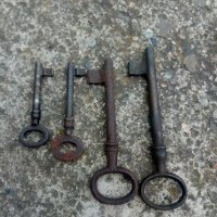 Стари ключове, снимка 1 - Антикварни и старинни предмети - 40919165