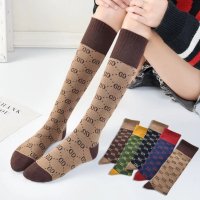 Дамски чорапи и шапка , снимка 1 - Дамски чорапи - 42642397