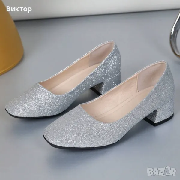Сребристи меки удобни дамски обувки с нисък ток, снимка 1