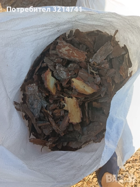 Продавам боров мулч екологично чист продукт от бял и черен бор чували по 100 литра , снимка 1