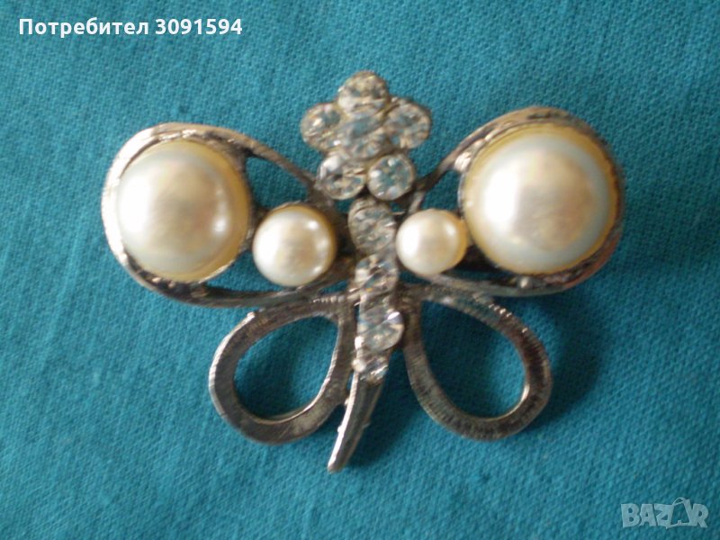 Брошка пеперуда  с перли бял метал, снимка 1