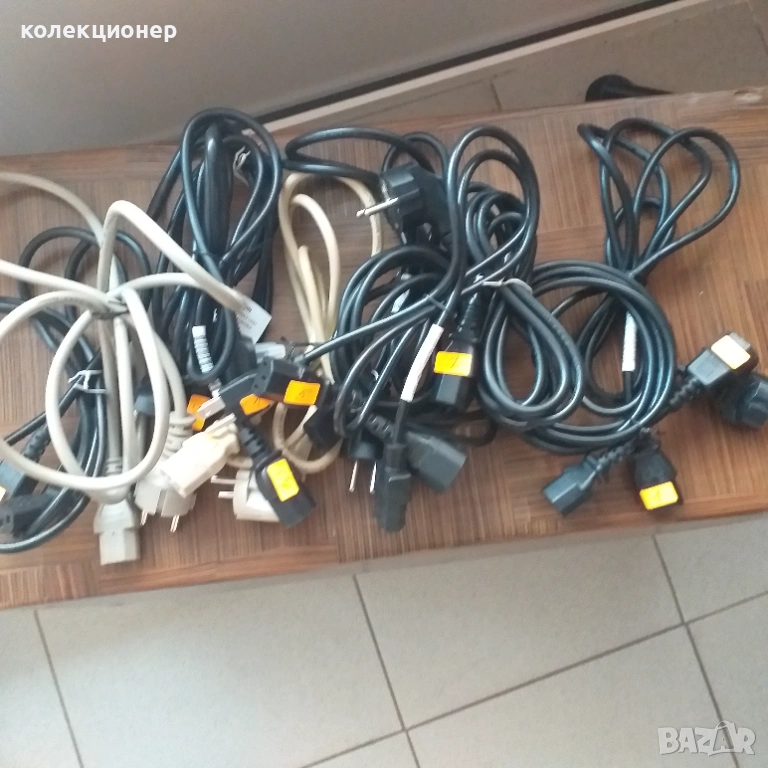 11 БРОЯ ЗАХРАНВАЩИ КАБЕЛИ ЗА КОМПЮТЪР И МОНИТОР /виж описанието/, снимка 1