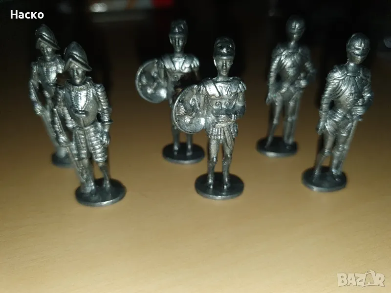 киндер войници метални фигурки kinder, снимка 1