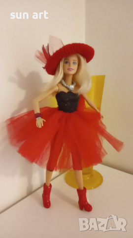 кукла Барби -Mattel с червена шапка, снимка 8 - Колекции - 44591158