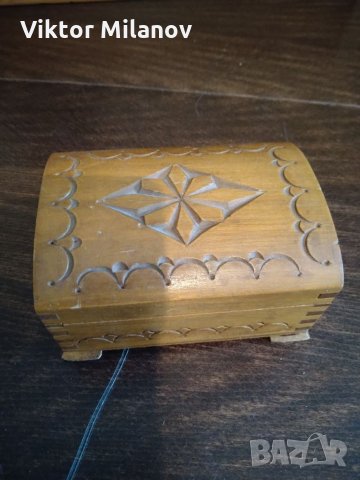 Резбована кутийка