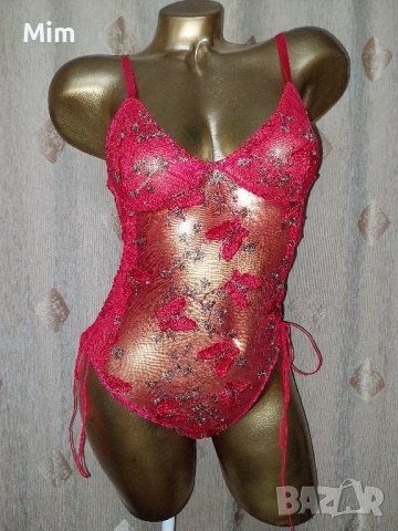 S/M Червено дантелено боди с релефни пеперуди 