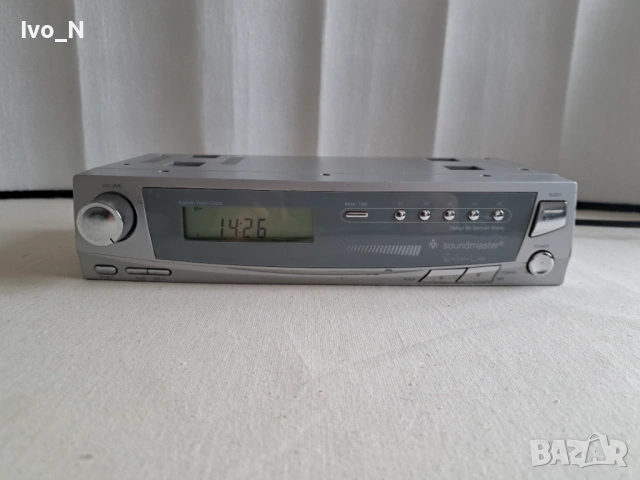 Радио часовник Soundmaster UR-2007.